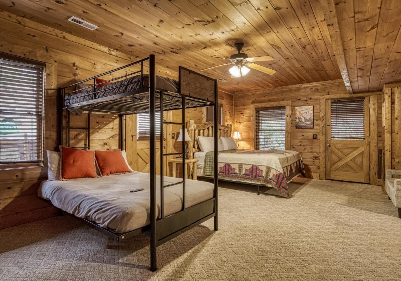 Bridgewood Cabin, Hot Tub, 1089 Of Free Attraction Tickets For Each Paid Day, Dollywood And More! Pigeon Forge Exterior photo